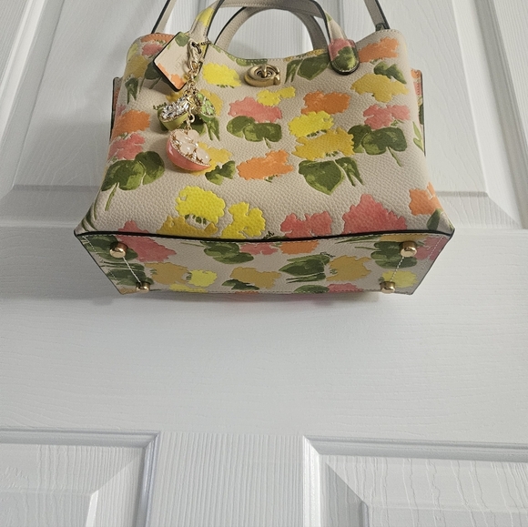 NWOT Coach Floral Printed Willow Tote 24 + Matching Piper K Fruit Bag Charm - Picture 6 of 13